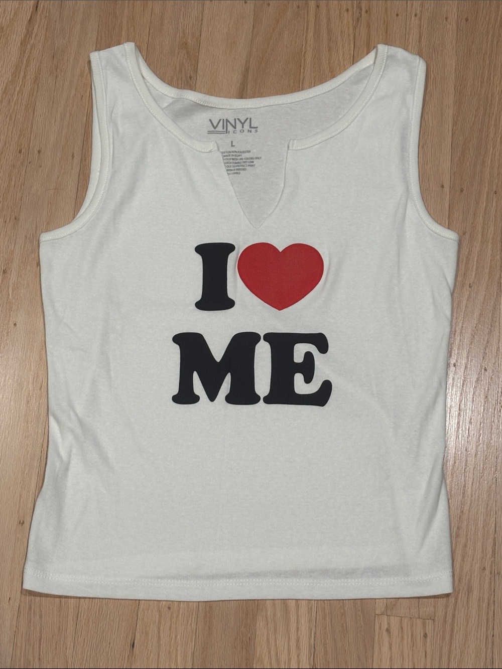 NWOT Vinyl Icons “I ❤️ Me” split neck tank - M